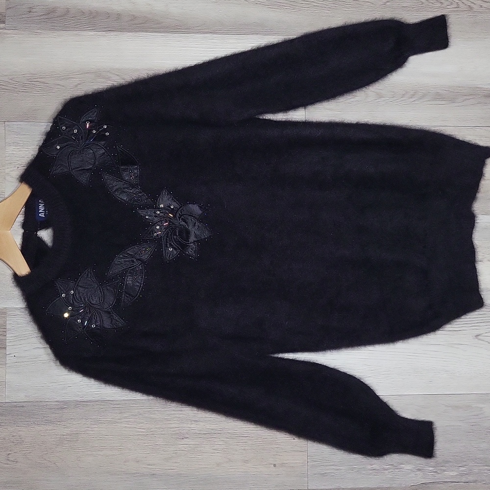 Anna Womens L Vintage‎ Angora Wool Sweater Embroidered Beaded Floral Keyhole 80s